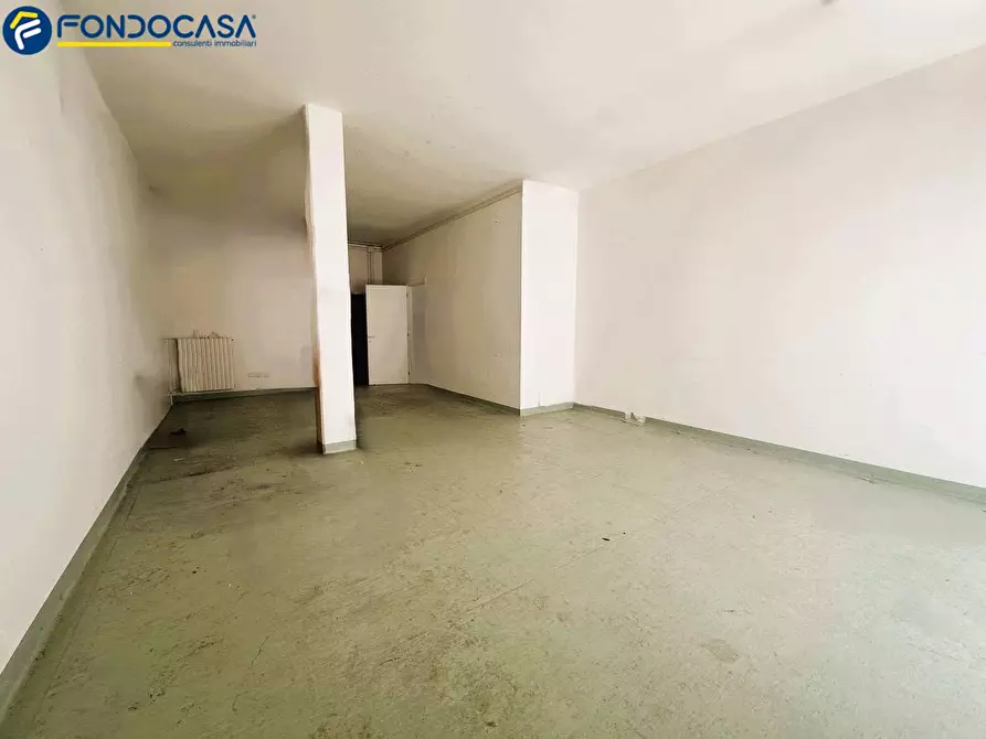 Immagine 7 di Locale commerciale in vendita  in Via Tagliamento a Martinsicuro