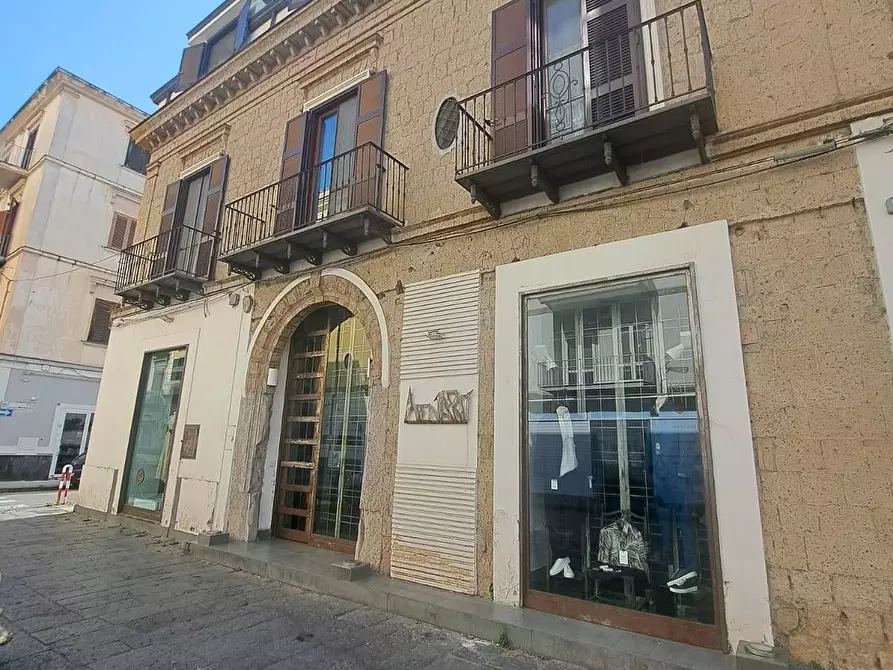 Immagine 1 di Attività commerciale in vendita  50 a Marigliano