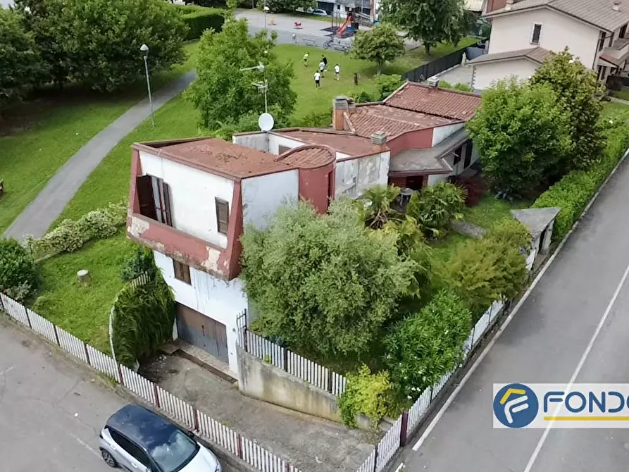 Immagine 2 di Villa in vendita  a Capriolo