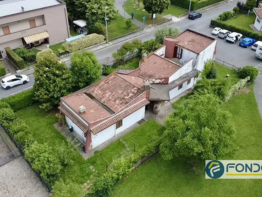 Immagine 4 di Villa in vendita  a Capriolo