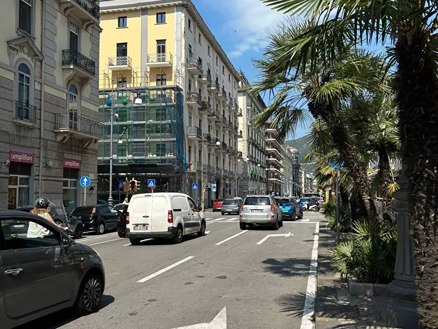 negozio in vendita a Salerno in zona Centro Città