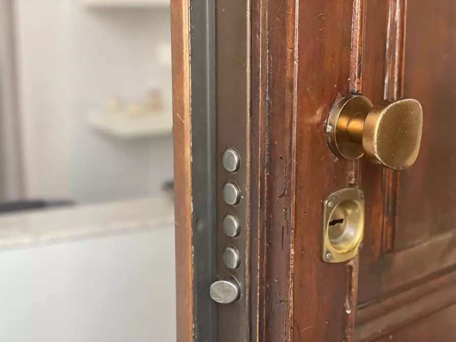 Immagine 37 di Appartamento in vendita  in Corso Emilia 10 a Torino