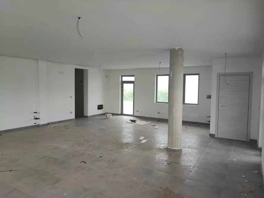 Immagine 2 di Locale commerciale in vendita  in via dogliotti 2 a Casarano