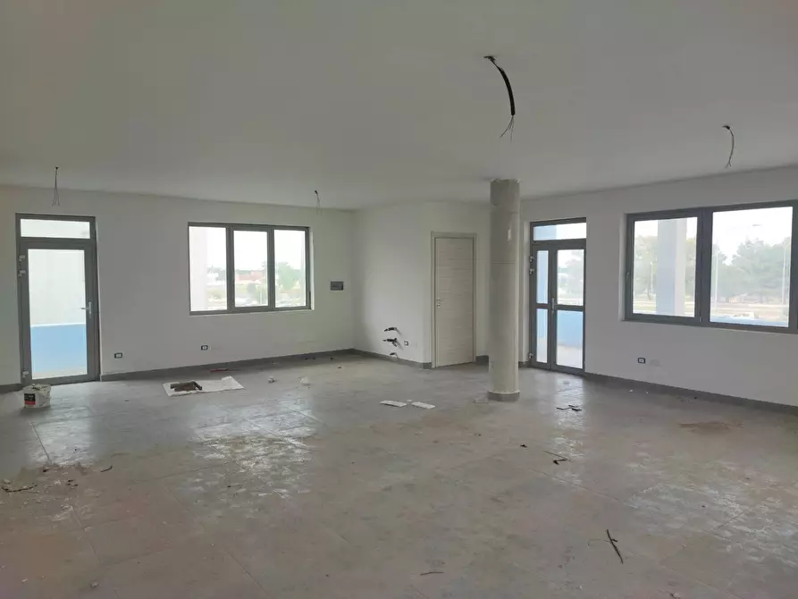 Immagine 3 di Locale commerciale in vendita  in via dogliotti 2 a Casarano