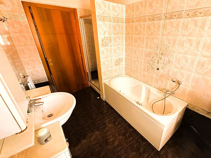 Immagine 18 di Appartamento in vendita  in Via San Martino 4 a Grottammare