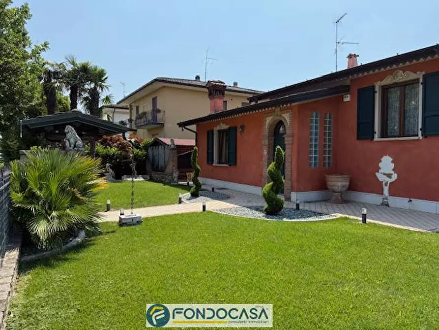 Immagine 3 di Villa in vendita  a Adro