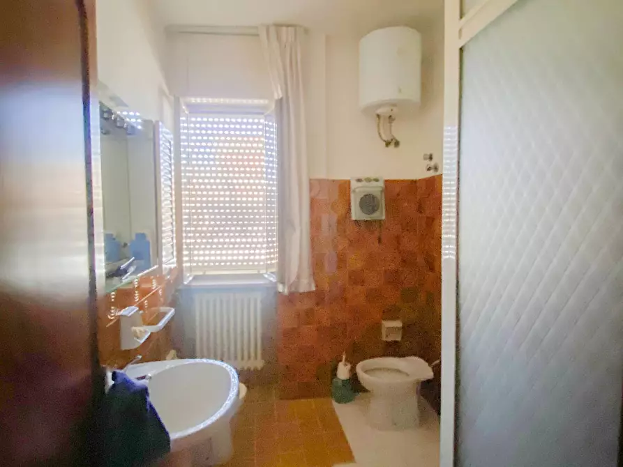 Immagine 12 di Appartamento in vendita  in via roma 45 a Latiano