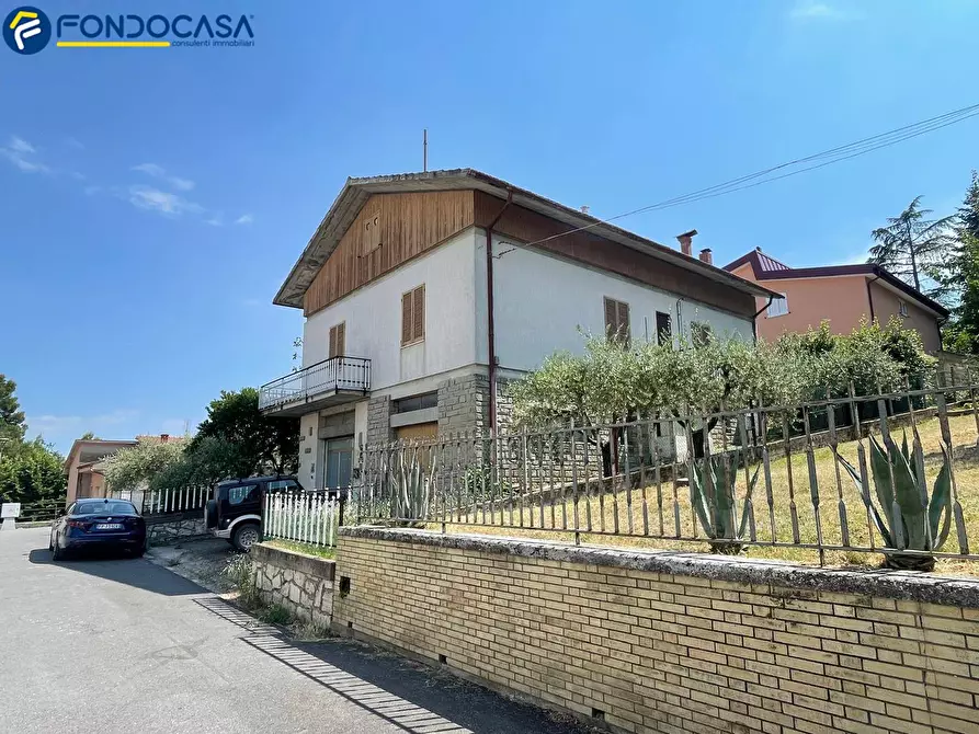 Immagine 2 di Casa indipendente in vendita  in Via Italia 6 a Montalto Delle Marche