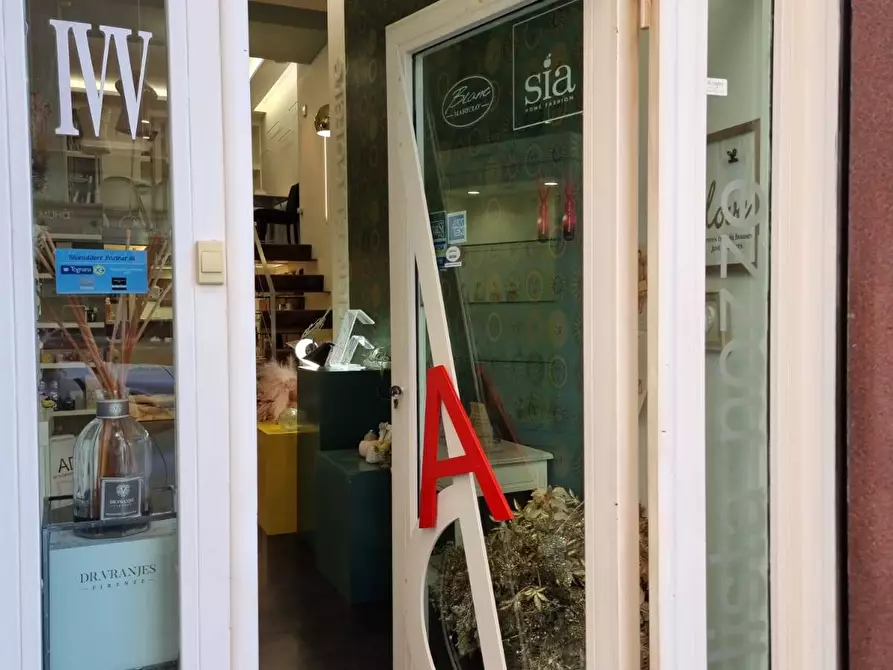 Immagine 6 di Locale commerciale in affitto  in Via Raffaele de pascale 10 a Angri