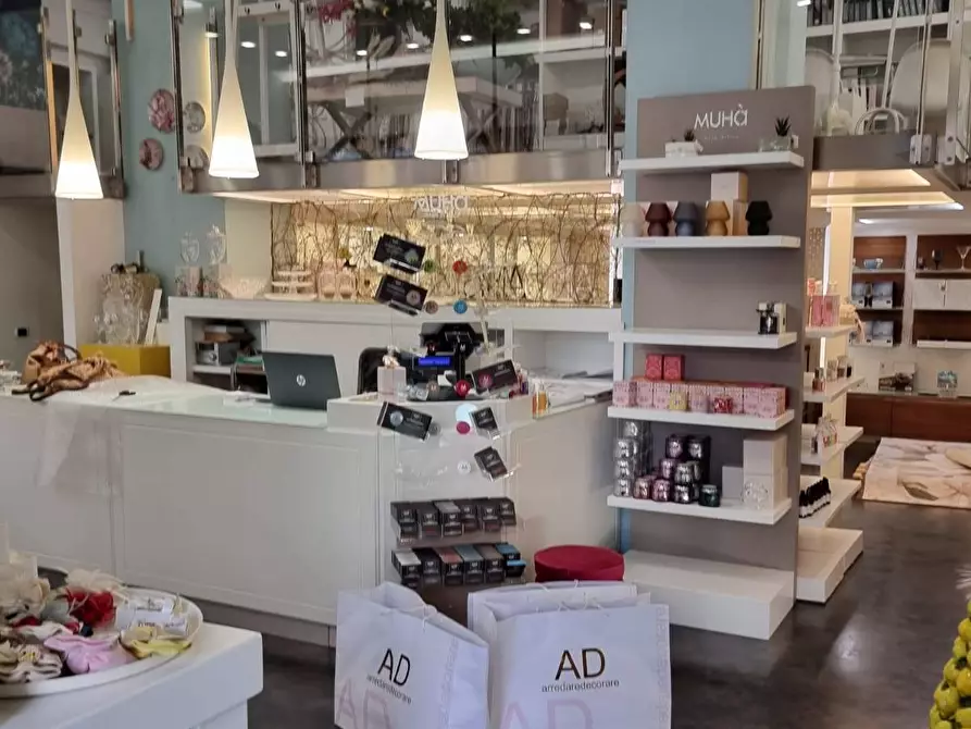 Immagine 8 di Locale commerciale in affitto  in Via Raffaele de pascale 10 a Angri