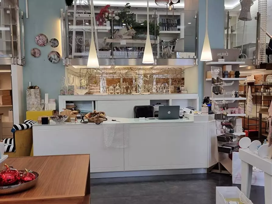 Immagine 9 di Locale commerciale in affitto  in Via Raffaele de pascale 10 a Angri