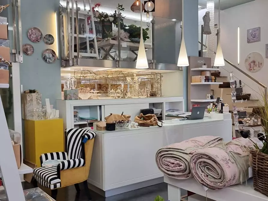 Immagine 10 di Locale commerciale in affitto  in Via Raffaele de pascale 10 a Angri