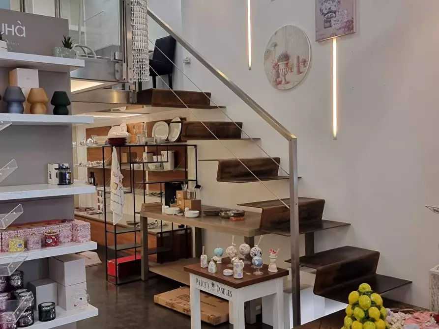 Immagine 11 di Locale commerciale in affitto  in Via Raffaele de pascale 10 a Angri