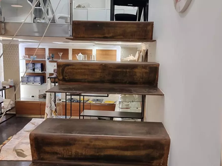 Immagine 14 di Locale commerciale in affitto  in Via Raffaele de pascale 10 a Angri