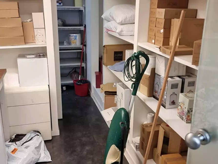 Immagine 19 di Locale commerciale in affitto  in Via Raffaele de pascale 10 a Angri