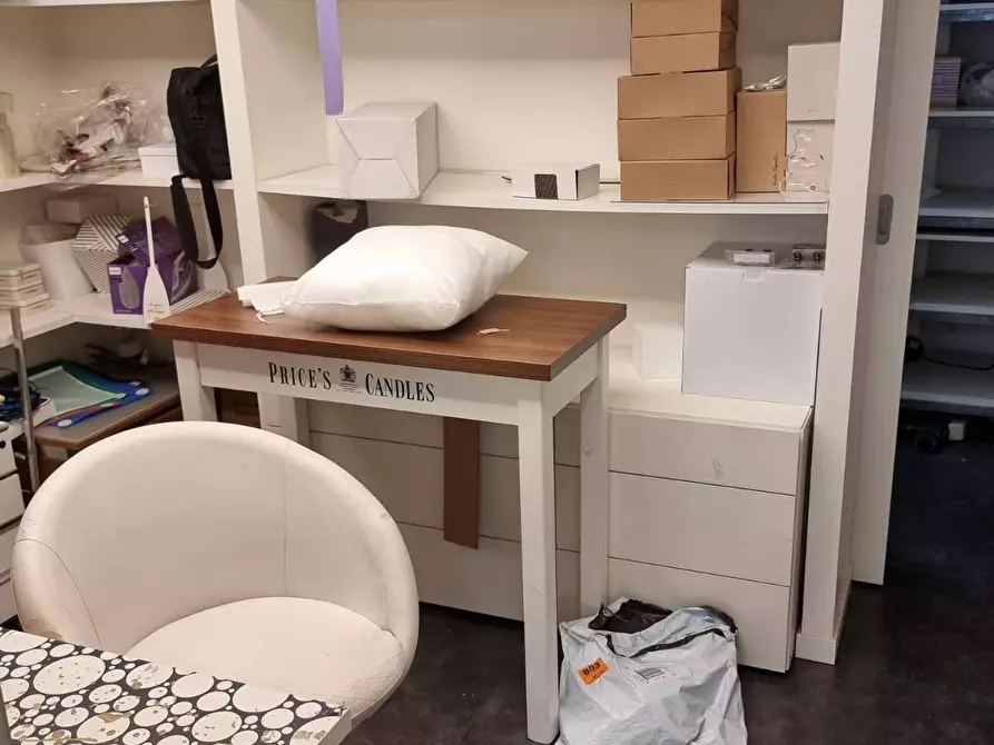 Immagine 20 di Locale commerciale in affitto  in Via Raffaele de pascale 10 a Angri