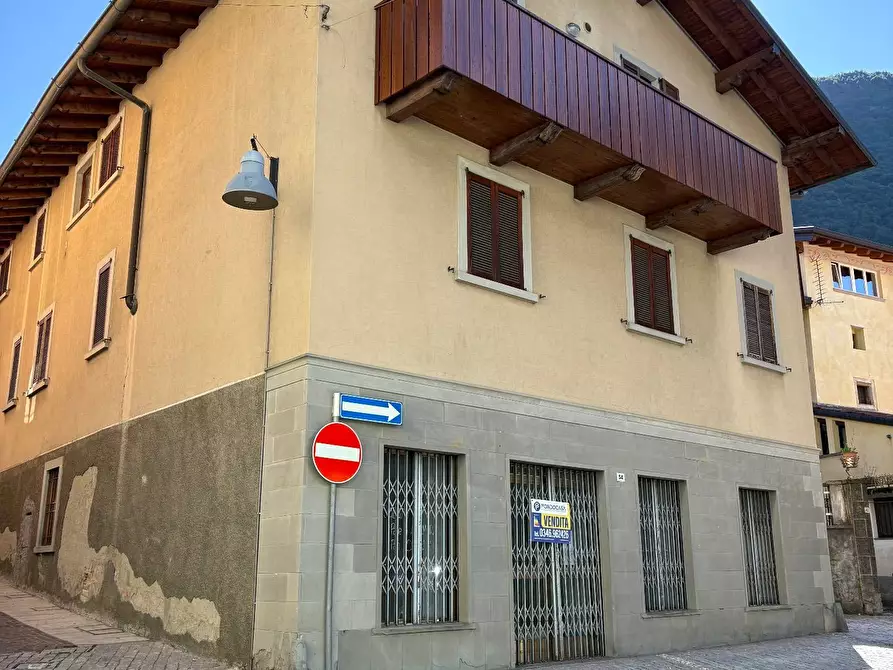Immagine 1 di Attività commerciale in vendita  in Piazza Monte Grappa a Ardesio