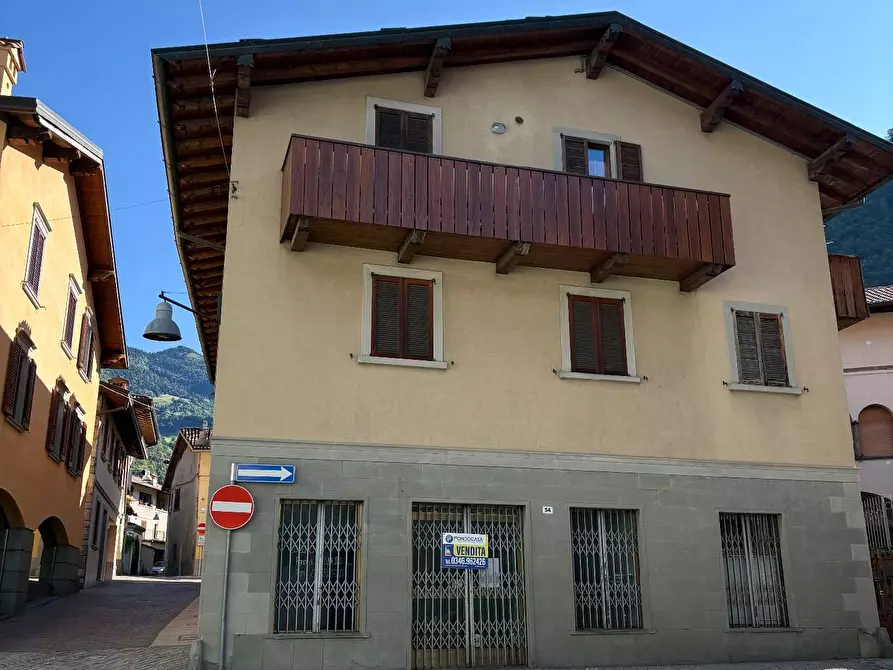 Immagine 2 di Attività commerciale in vendita  in Piazza Monte Grappa a Ardesio