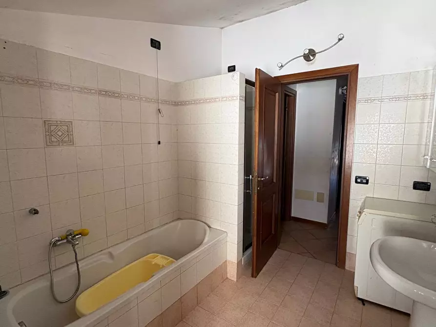 Immagine 11 di Appartamento in vendita  in Piazza Monte Grappa a Ardesio