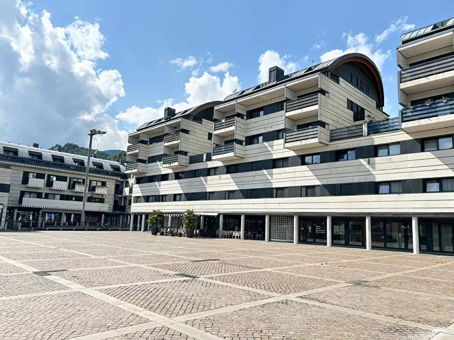 Immagine 13 di Appartamento in vendita  in Piazza Manzù 15 a Clusone