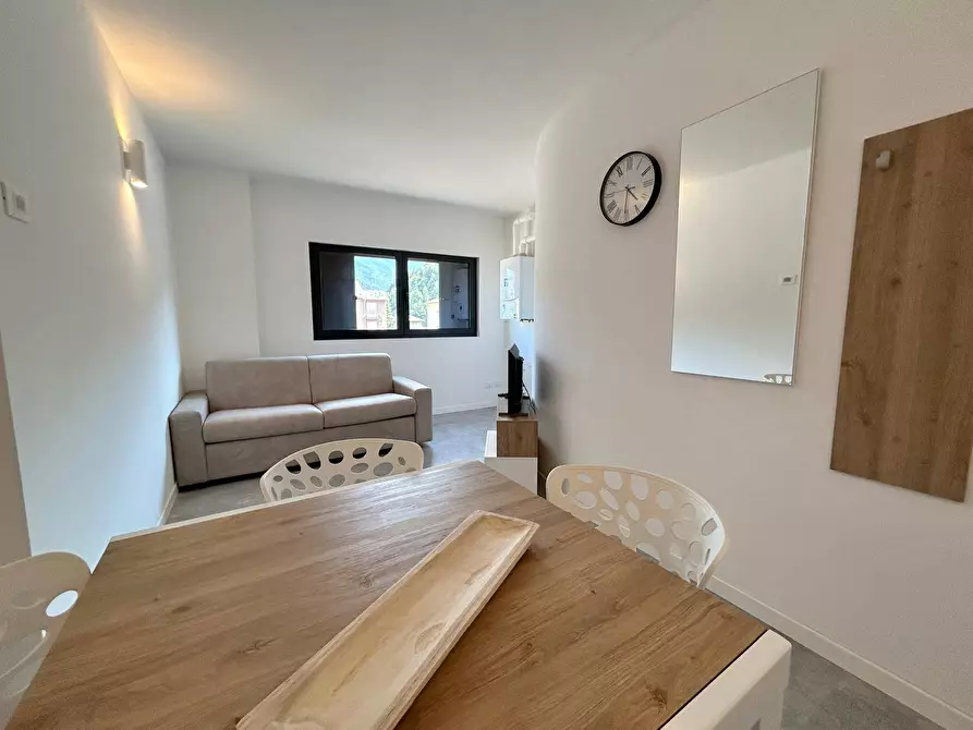 Immagine 4 di Appartamento in vendita  in Piazza Manzù 15 a Clusone