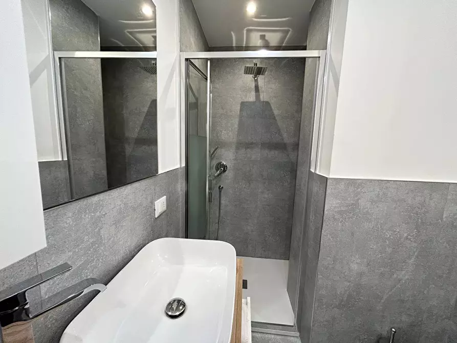 Immagine 10 di Appartamento in vendita  in Piazza Manzù 15 a Clusone