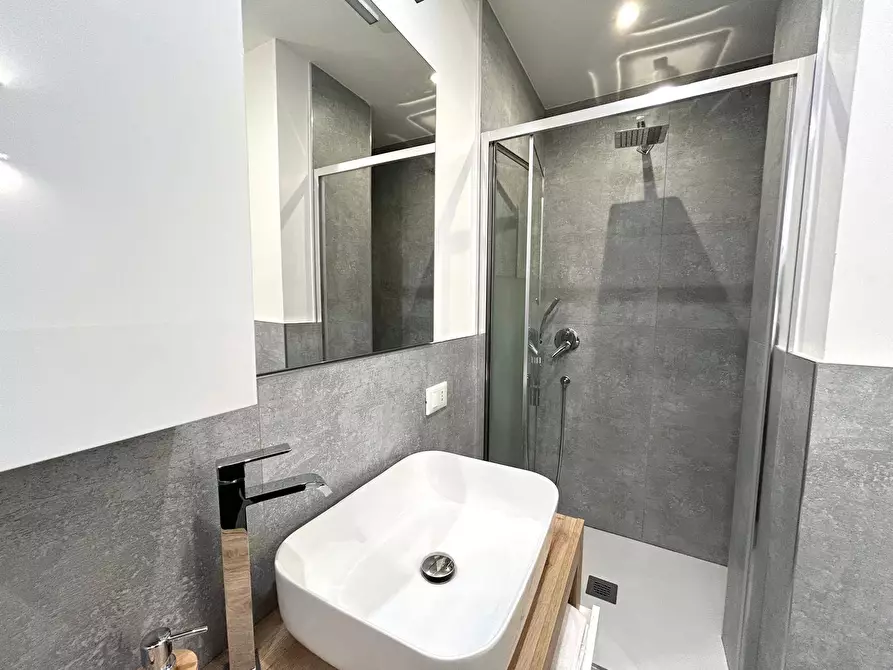 Immagine 8 di Appartamento in vendita  in Piazza Manzù 15 a Clusone