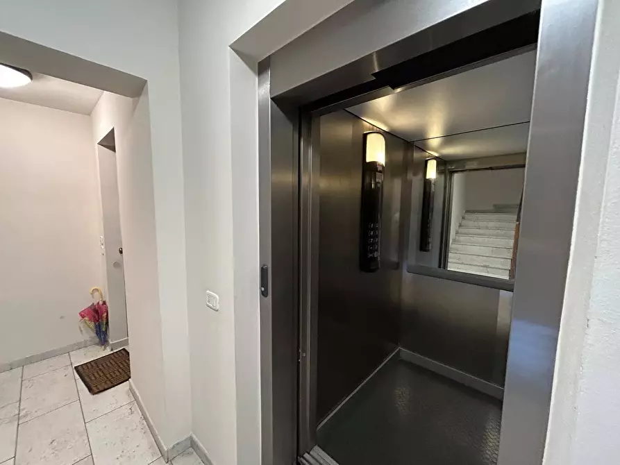 Immagine 14 di Appartamento in vendita  in Piazza Manzù 15 a Clusone