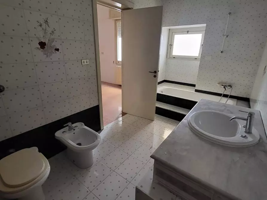 Immagine 7 di Ufficio in affitto  in Via Principe di Piemonte 67-69 a Casarano