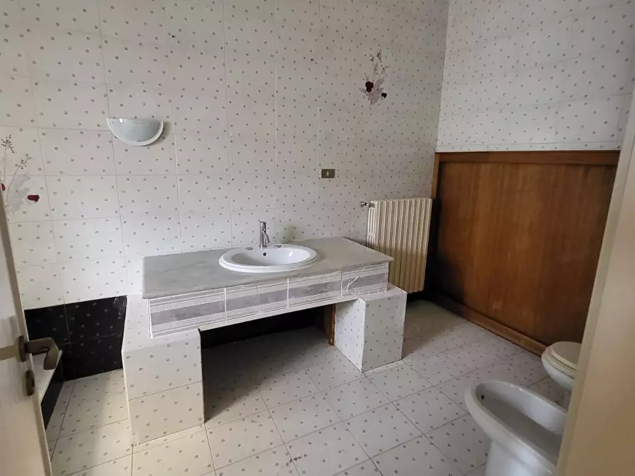 Immagine 8 di Ufficio in affitto  in Via Principe di Piemonte 67-69 a Casarano