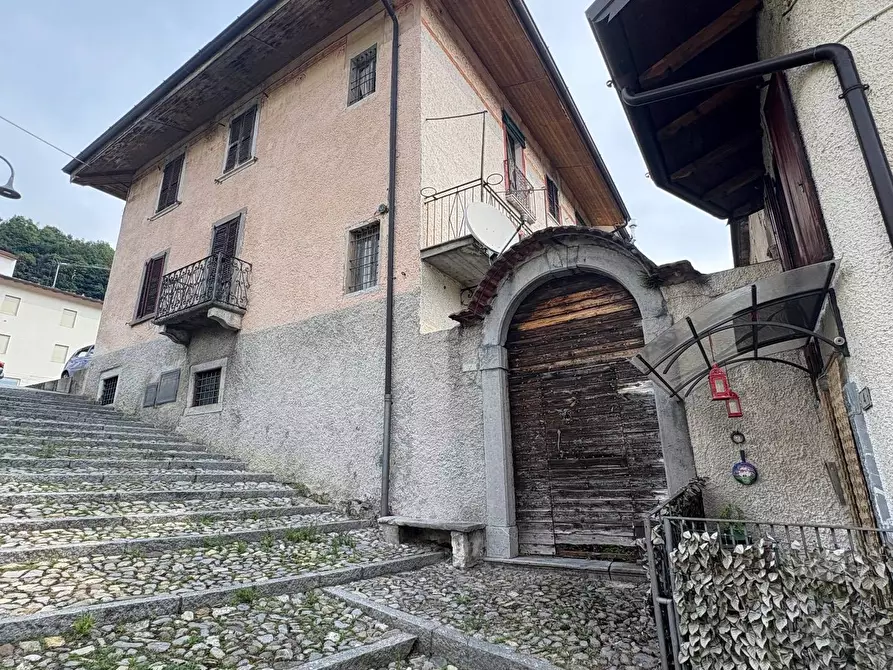 Immagine 1 di Casa indipendente in vendita  in Piazza Villassio 7 a Ardesio