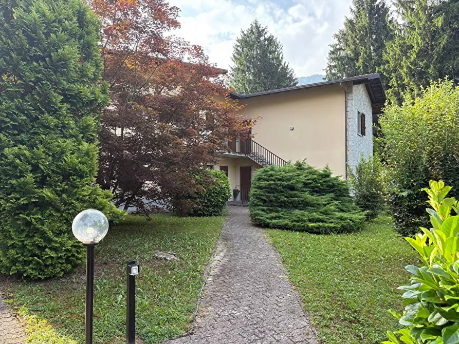 Immagine 2 di Appartamento in vendita  in Via dei Tigli 15 a Clusone
