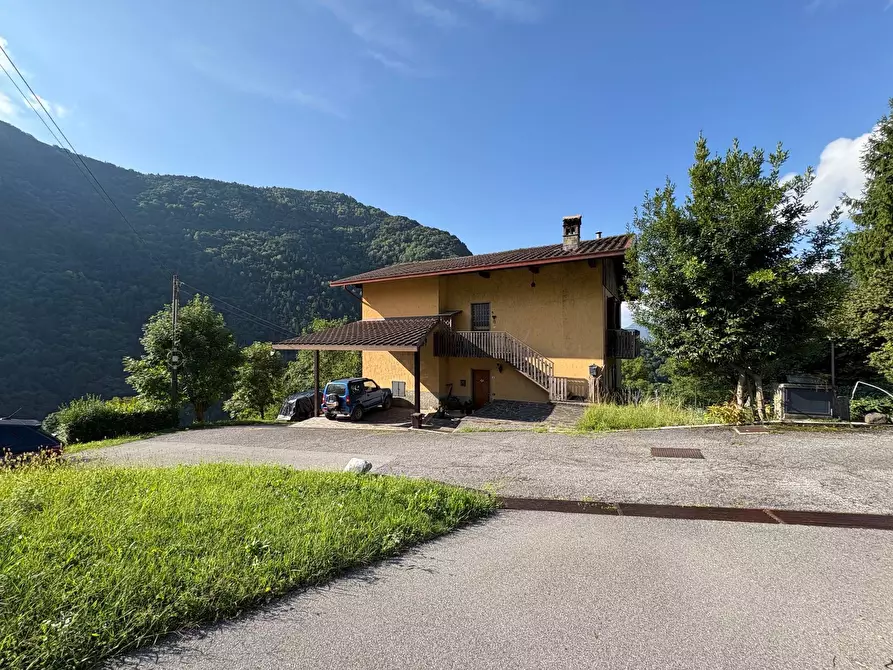 Immagine 2 di Appartamento in vendita  in Via dei laghetti 2 a Ardesio