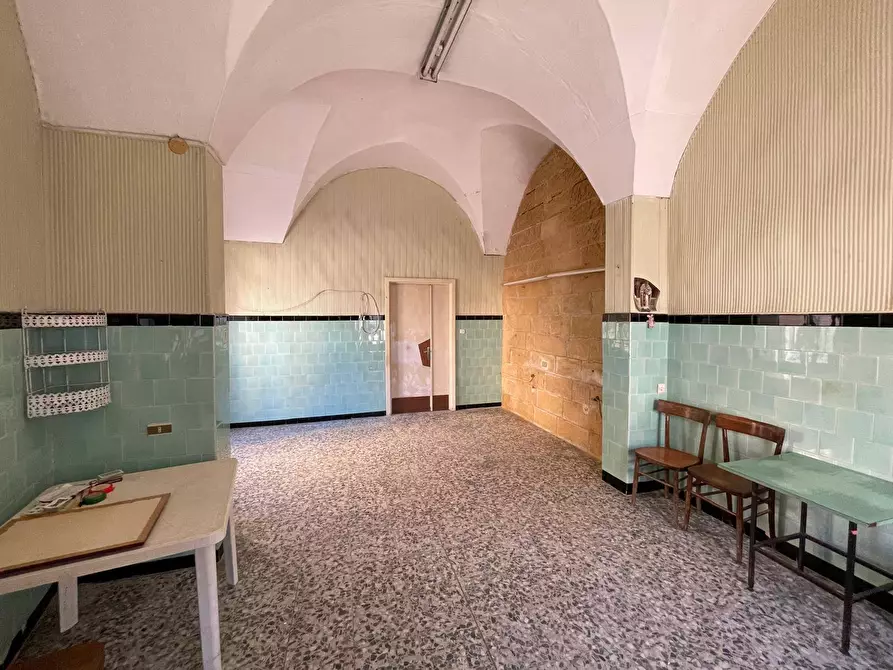 Immagine 2 di Magazzino in vendita  in Piazza Plebiscito 1 a Salice Salentino