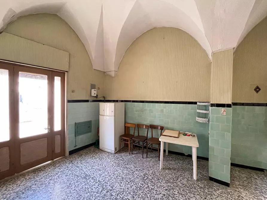 Immagine 4 di Magazzino in vendita  in Piazza Plebiscito 1 a Salice Salentino