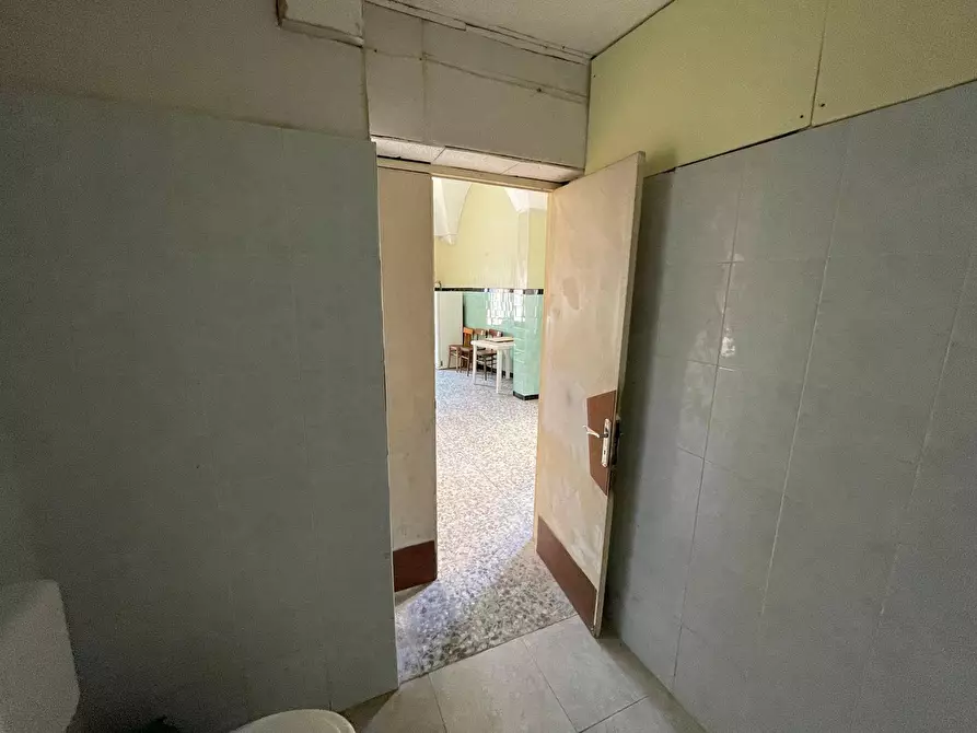 Immagine 12 di Magazzino in vendita  in Piazza Plebiscito 1 a Salice Salentino