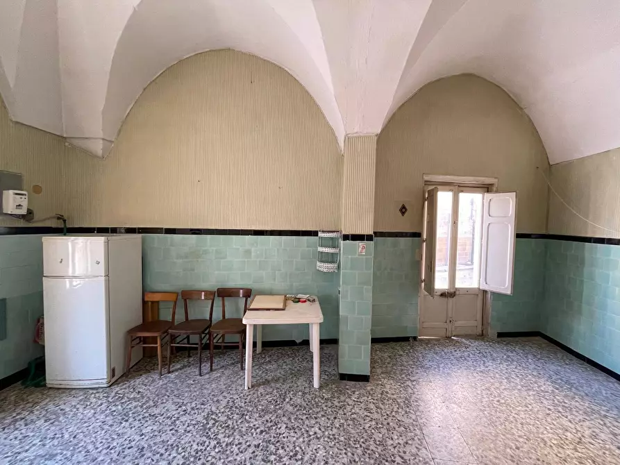 Immagine 5 di Magazzino in vendita  in Piazza Plebiscito 1 a Salice Salentino