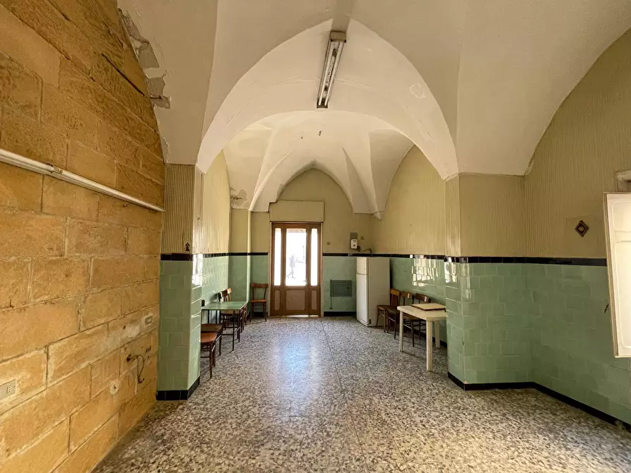 Immagine 8 di Magazzino in vendita  in Piazza Plebiscito 1 a Salice Salentino