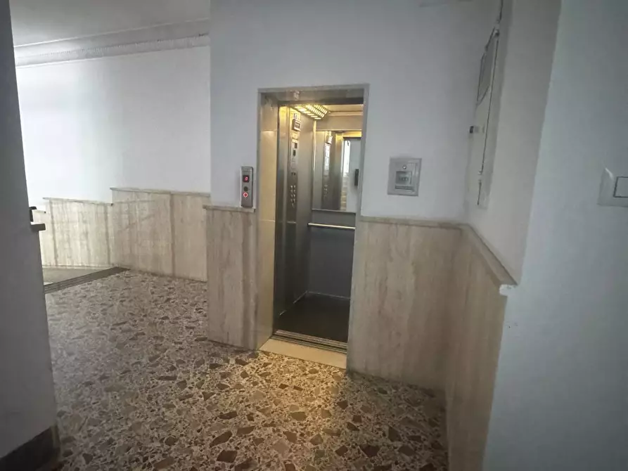 Immagine 5 di Appartamento in vendita  in Via Eugenio Caterina 80 a Salerno