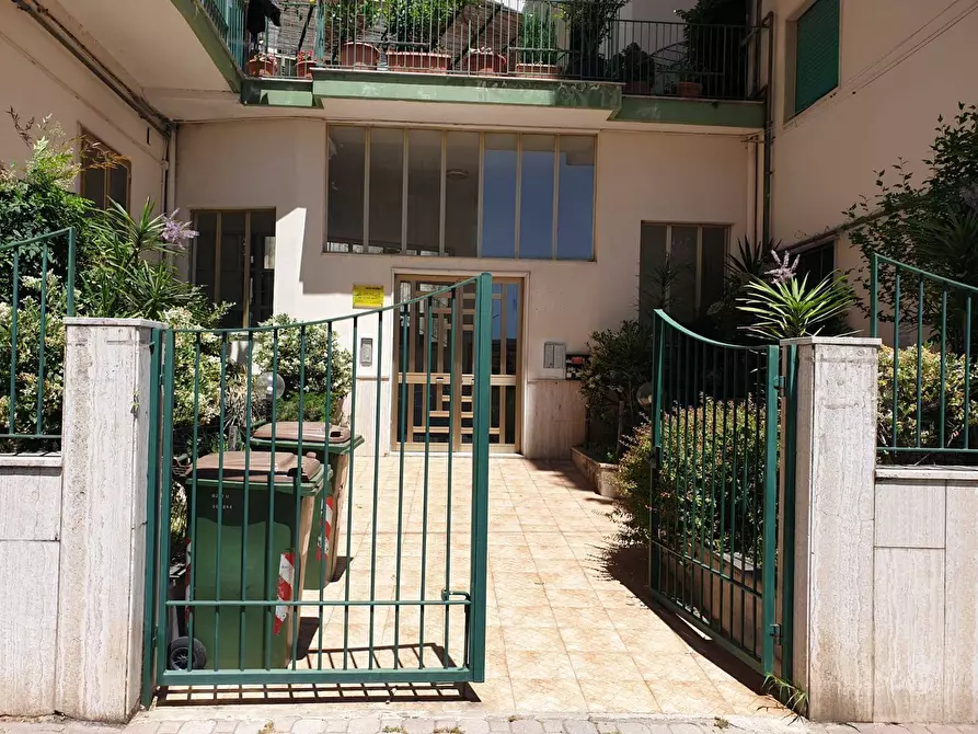 Immagine 2 di Appartamento in vendita  a Salerno