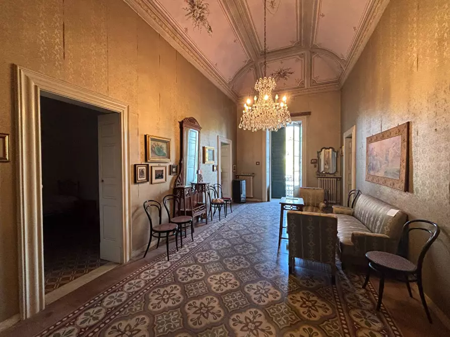 Immagine 13 di Palazzo in vendita  in Piazza Dante Alighieri 61-62-63 a Galatina