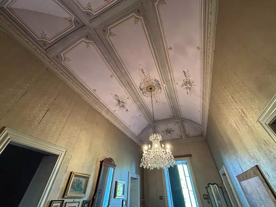 Immagine 14 di Palazzo in vendita  in Piazza Dante Alighieri 61-62-63 a Galatina