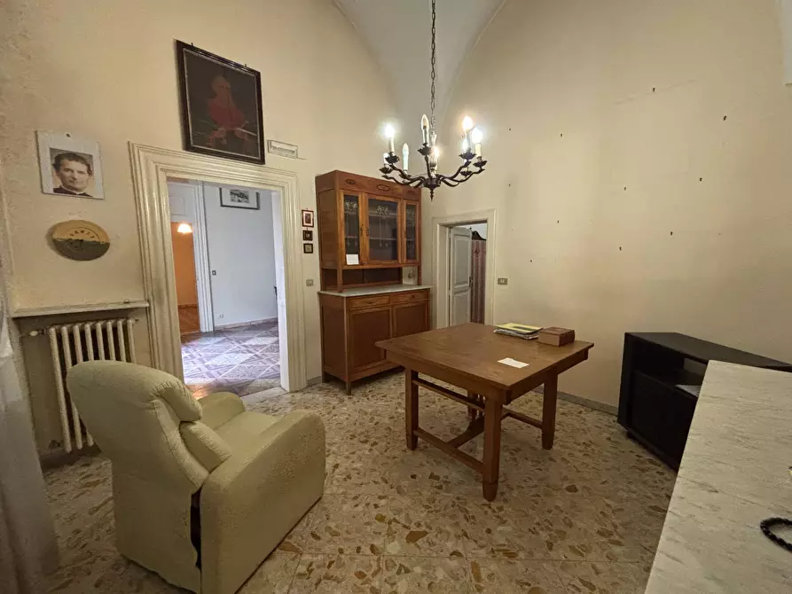 Immagine 19 di Palazzo in vendita  in Piazza Dante Alighieri 61-62-63 a Galatina