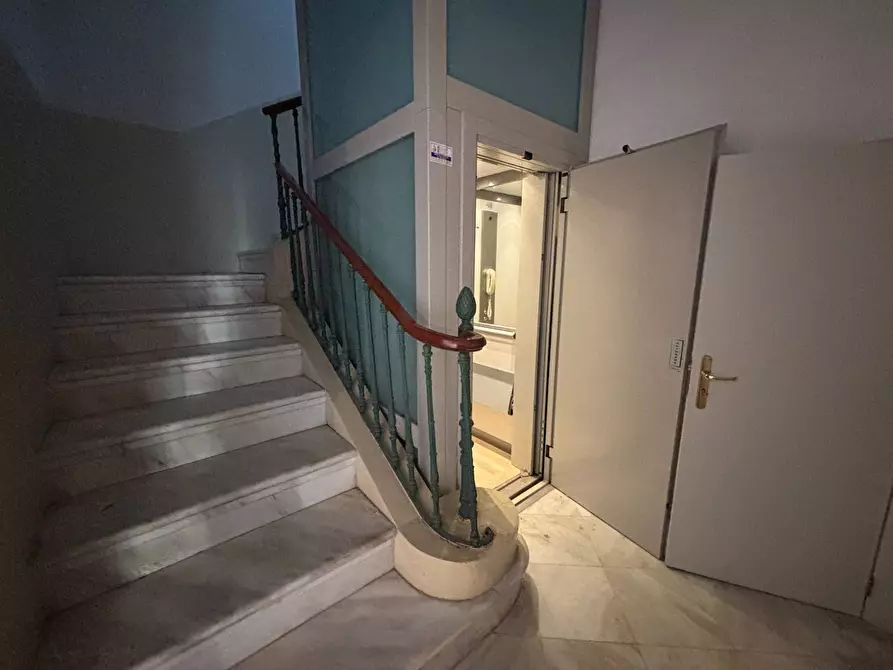 Immagine 8 di Palazzo in vendita  in Piazza Dante Alighieri 61-62-63 a Galatina