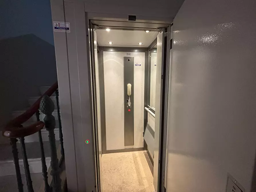 Immagine 10 di Palazzo in vendita  in Piazza Dante Alighieri 61-62-63 a Galatina