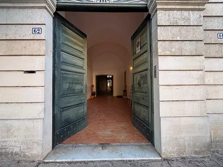 Immagine 2 di Palazzo in vendita  in Piazza Dante Alighieri 61-62-63 a Galatina