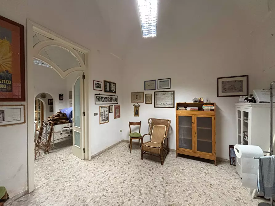 Immagine 5 di Palazzo in vendita  in Piazza Dante Alighieri 61-62-63 a Galatina
