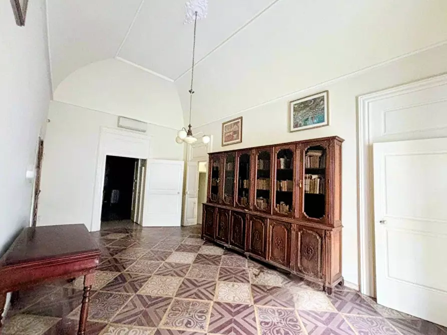 Immagine 11 di Palazzo in vendita  in Piazza Dante Alighieri 61-62-63 a Galatina