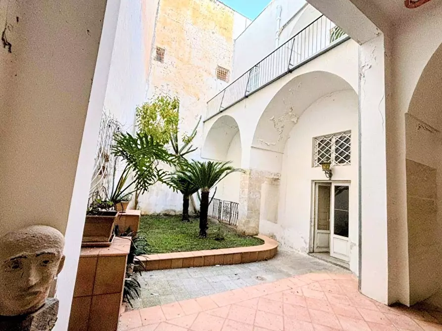 Immagine 21 di Palazzo in vendita  in Piazza Dante Alighieri 61-62-63 a Galatina