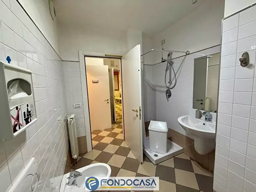 Immagine 14 di Ufficio in affitto  163 a Bergamo